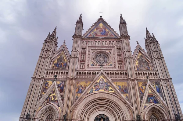 イタリア オルヴィエート大聖堂のファサード — ストック写真