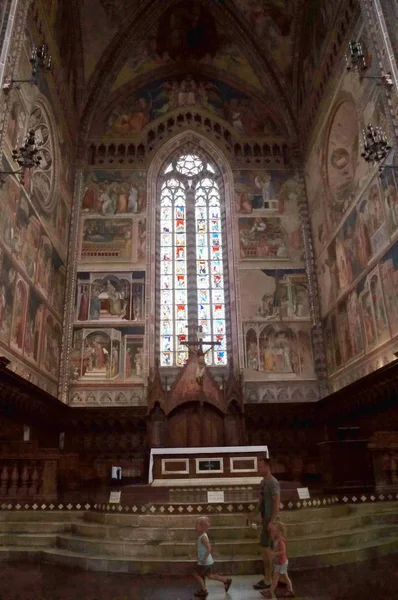 イタリアのオルヴィエートの大聖堂内部のフレスコ画 — ストック写真