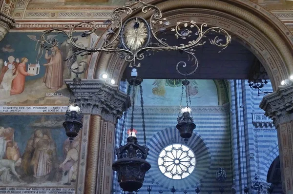 イタリアのオルヴィエートの大聖堂内部のフレスコ画 — ストック写真