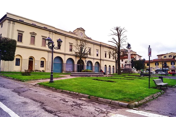 Муниципальный Дворец Площади Республики Дикомано Тоскана Италия — стоковое фото