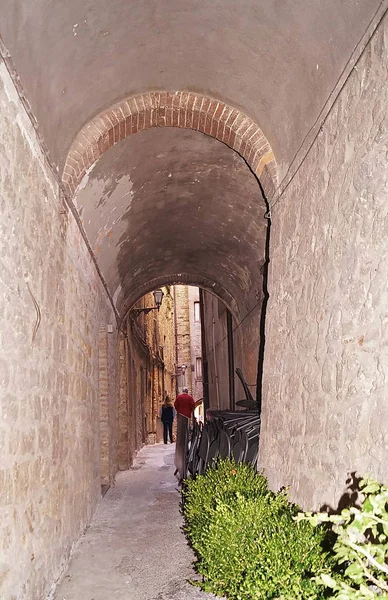 Типичная Аллея Крытым Проходом Вольтерре Тоскана Италия — стоковое фото