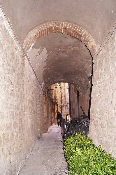 Volterra Toskana Talya Için Kapalı Geçiş Ile Tipik Sokak — Stok fotoğraf
