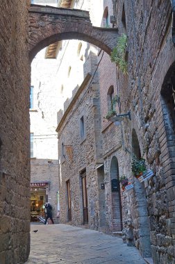 Tipik Volterra Caddesi, Toskana, İtalya
