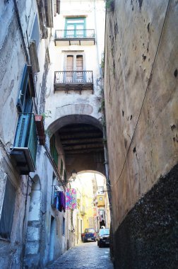 Tipik sokak eski şehir Salerno, İtalya
