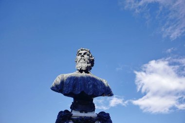 Ponte Vecchio'daki Benvenuto Cellini Büstü, Floransa