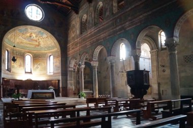 Chiusi San Secondiano katedralinin iç, Toskana, İtalya