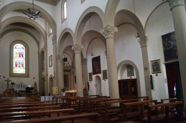 Kutsal Haç kilisesinin iç, Vinci, Toskana, İtalya