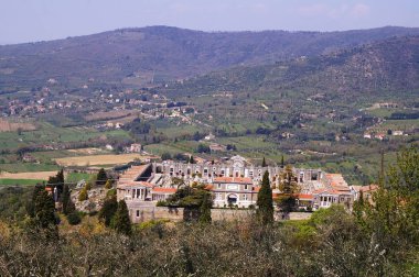 Cortona mezarlığının havadan görünümü, Toskana, İtalya