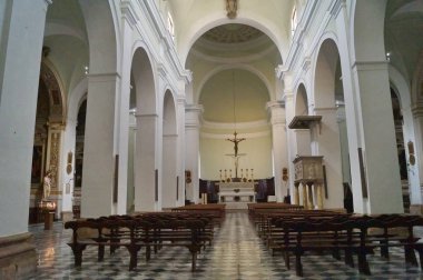 Colle Val d'Elsa katedralinin iç kısmı, Toskana, İtalya