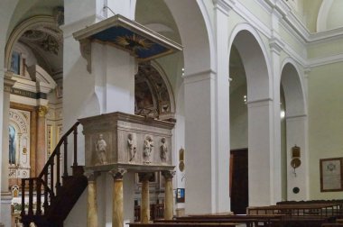 Colle Val d'Elsa katedralinin iç kısmı, Toskana, İtalya