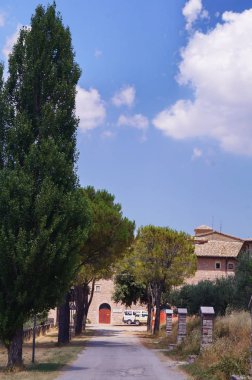 San Felice, Umbria, İtalya Manastırı 'na giriş.