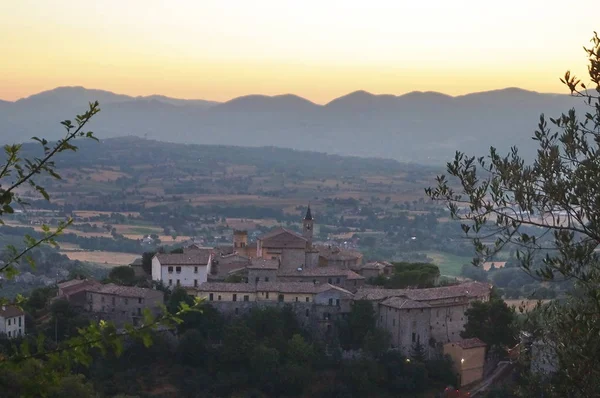 View Giano Dell Umbria Dawn Italy — стоковое фото