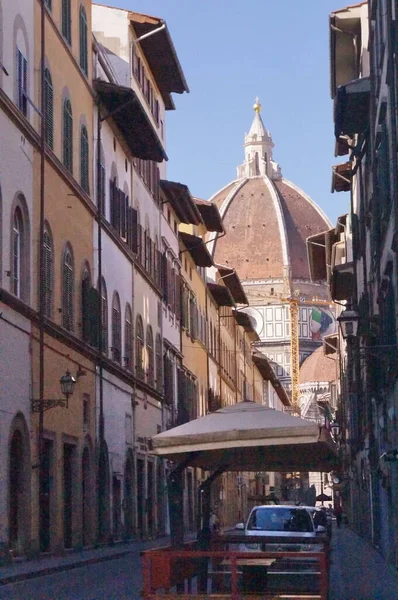 Vista Cúpula Catedral Florencia Desde Calle Servi Italia —  Fotos de Stock