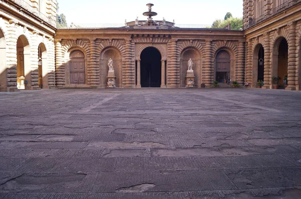 イタリアフィレンツェのピッティ宮殿の中庭 — ストック写真