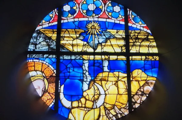 Полихромированные Стеклянные Окна Катерах Флоренции Италия — стоковое фото