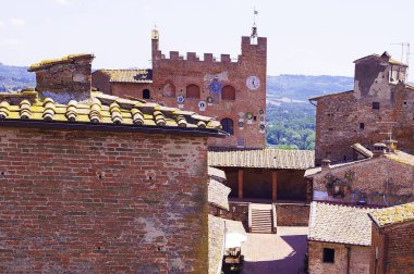 İtalya 'nın antik ortaçağ köyü Certaldo, Toskana' daki Giovanni Boccaccio kulesinden Panorama