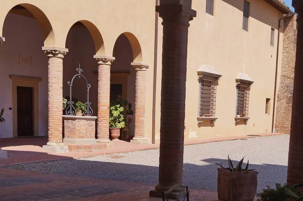 Pátio Palácio Stiozzi Ridolfi Boccaccio Stret Certaldo Toscana Itália — Fotografia de Stock