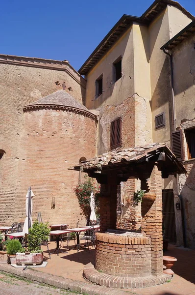 Pozzo Boccaccio Nell Antico Borgo Medievale Certaldo Toscana Italia — Foto Stock