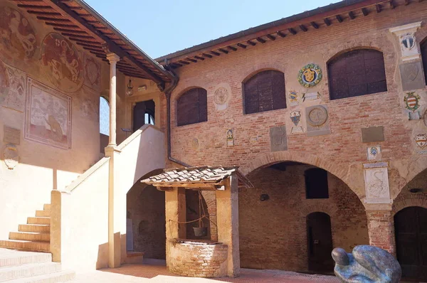 Patio Del Palacio Pretorio Del Vicariato Antiguo Pueblo Medieval Certaldo — Foto de Stock