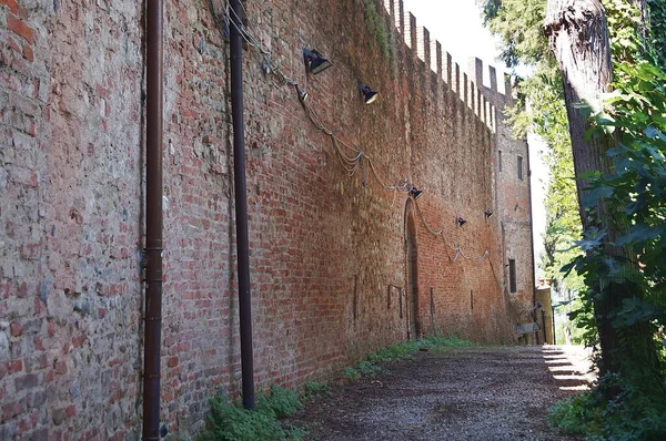 イタリア トスカーナ州セラルドの古代中世の村の周囲の壁 — ストック写真