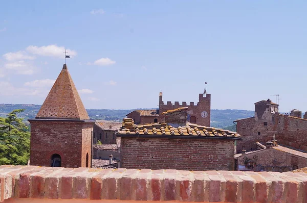 イタリア トスカーナ州セラルドの古代中世の村のジョバンニ ボッカッチョの塔家からのパノラマ — ストック写真