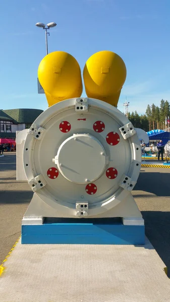 Açık bir sergide gaz kompresör istasyonu birimleri