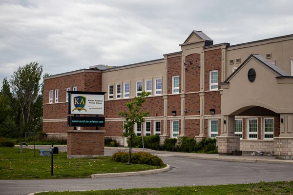 カナダオンタリオ州オタワのハンツマー ドライブにあるカナタ アカデミー私立学校 — ストック写真