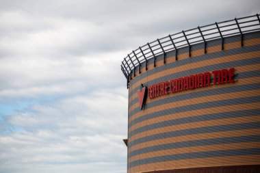 Kanada 'da Ottawa, Ontario, Kanada' da bulunan Kanadalı Lastik Merkezi hokey salonu ve eğlence merkezi Ottawa Senatörleri NHL takımına ev sahipliği yapmaktadır..