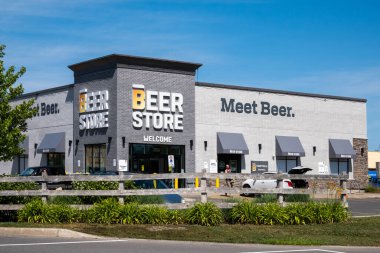 2020 COVID-19 salgını sırasında Ontario, Kemptville 'de bir bira dükkanı açıldı..