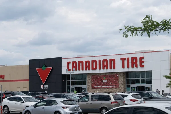 Ein Einzelhandelsgeschäft Für Kanadische Reifen Der Greenbank Road Barrhaven Viertel — Stockfoto