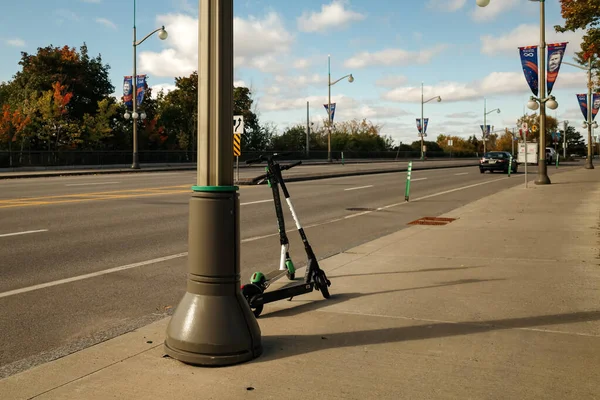 Ottawa Ontario Canada Ottobre 2020 Due Scooter Elettrici Uno Lime — Foto Stock