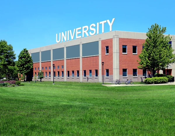 Buitenaanzicht Van Een Gebouw Aan Een Universiteit — Stockfoto