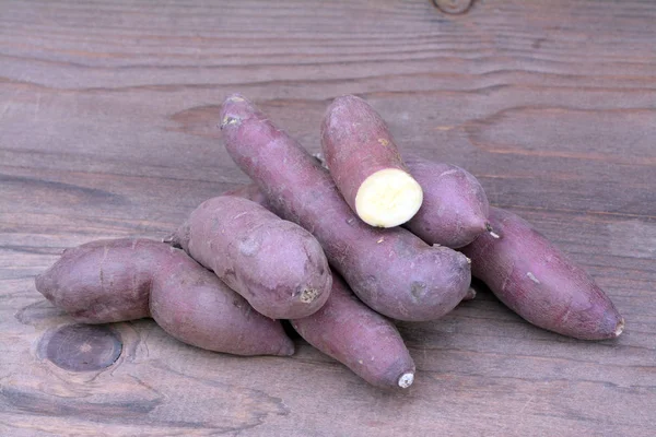 Червоний солодкий картопля — стокове фото