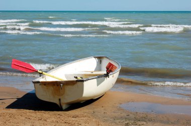 Sahilde cankurtaran botu