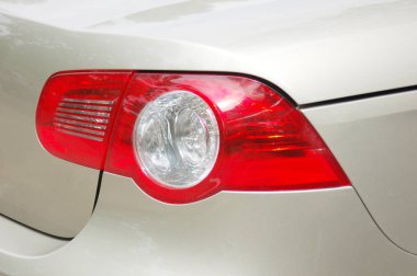 Gündüz vakti arabanın kapanışı. 