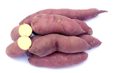 Beyaz üzerine tatlı patates. 