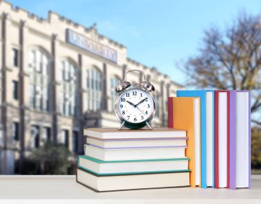 kitap ve üniversite