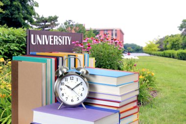 kitap ve üniversite