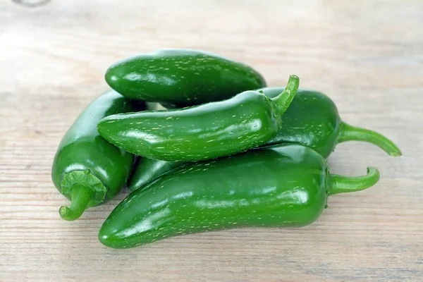 Zelené papričky jalapeňo — Stock fotografie