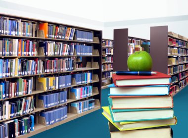 Kütüphanede kitap yığını