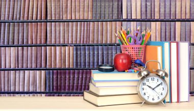 Kütüphanede kitap yığını