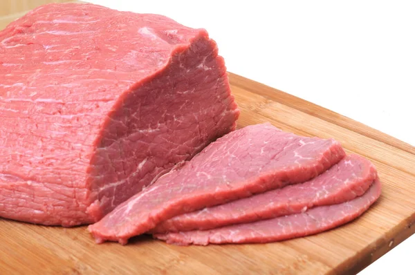 얇게 썬 신선 한 쇠고기 — 스톡 사진