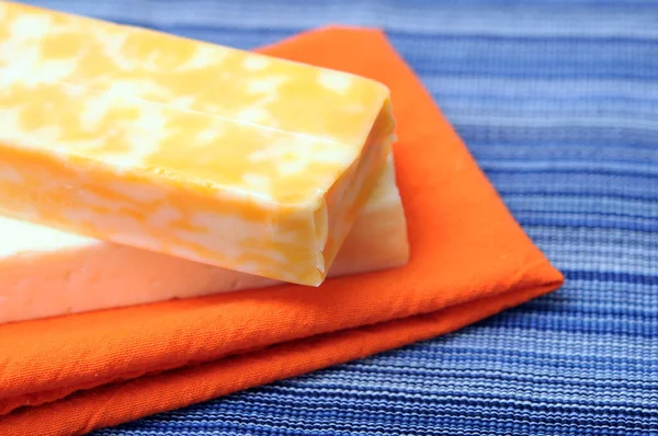 Duas barras de queijo — Fotografia de Stock