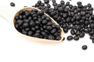 Siyah fasulye ve kepçe