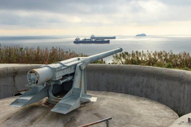Rus adasındaki Novosiltsevskaya bataryası, 20. yüzyılın başlarında Vladivostok 'u savundu..