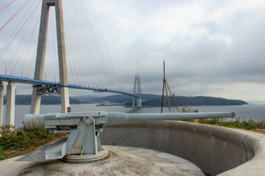 Rus adasındaki Novosiltsevskaya bataryası, 20. yüzyılın başlarında Vladivostok 'u savundu..