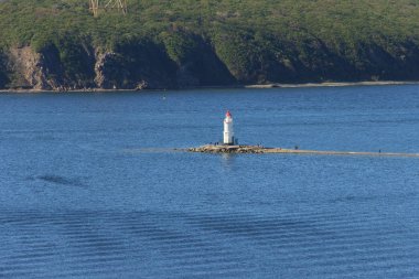 Doğu Boğazı 'ndaki Tokarevsky deniz feneri - Vladivostok şehrinin güney ucu..