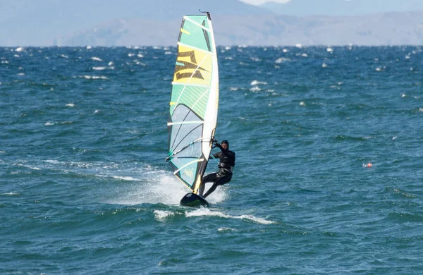 Vladivostok Rússia Outubro 2019 Windsurfistas Nas Ondas Baía Amur Dia — Fotografia de Stock