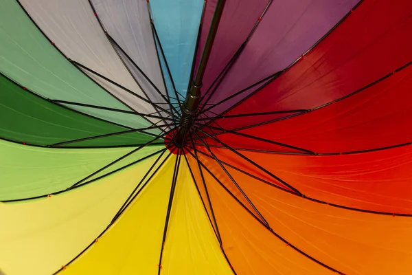 Ett Flerfärgat Paraply Med Ränder Regnbågens Färger Hbt Konceptet — Stockfoto