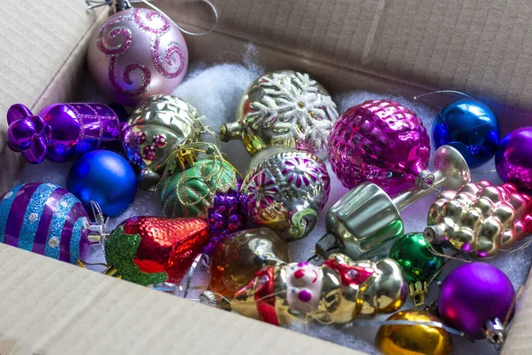 Eine Schachtel Mit Altem Sowjetischem Glas Weihnachtsspielzeug Wird Vorfreude Auf — Stockfoto
